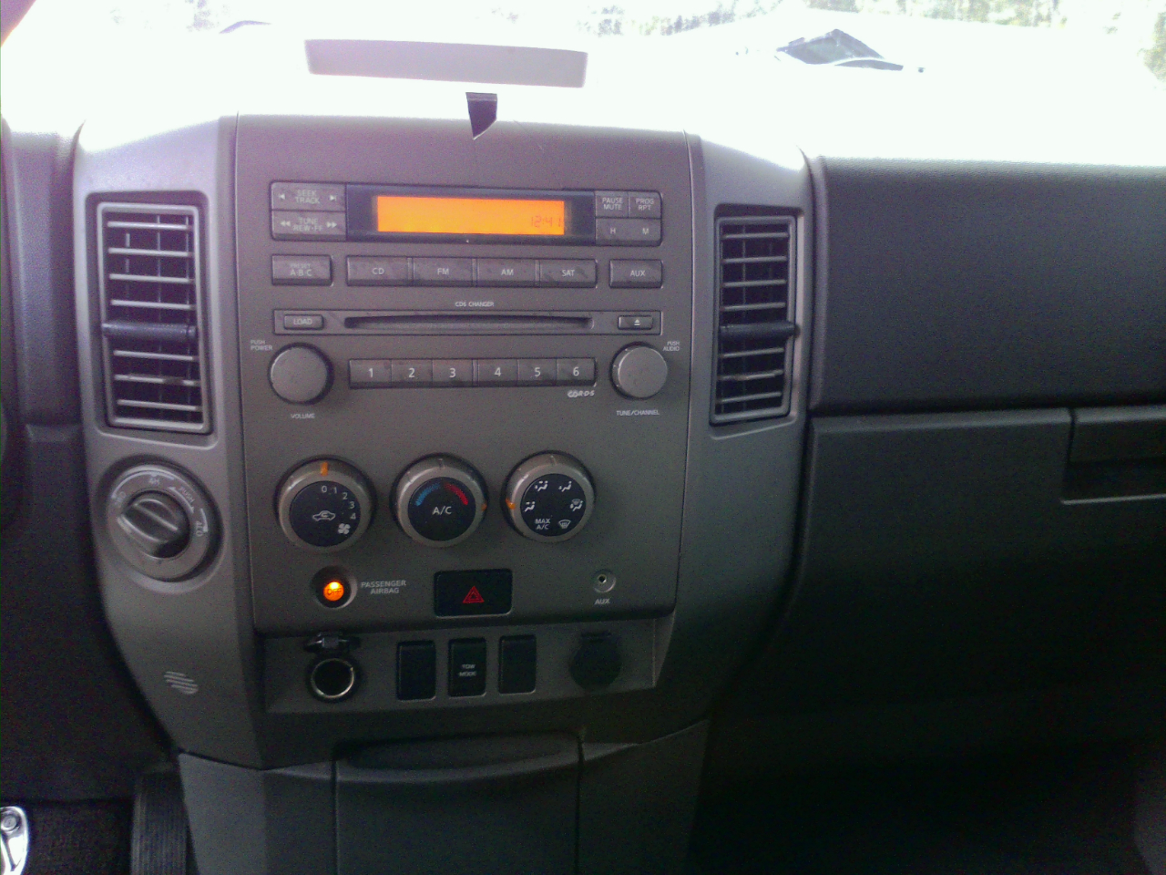 Nissan Titan XE Crew Cab 4WD 2004