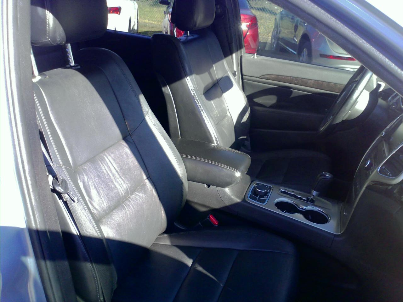 Jeep Grand Cherokee Laredo 4WD 2012