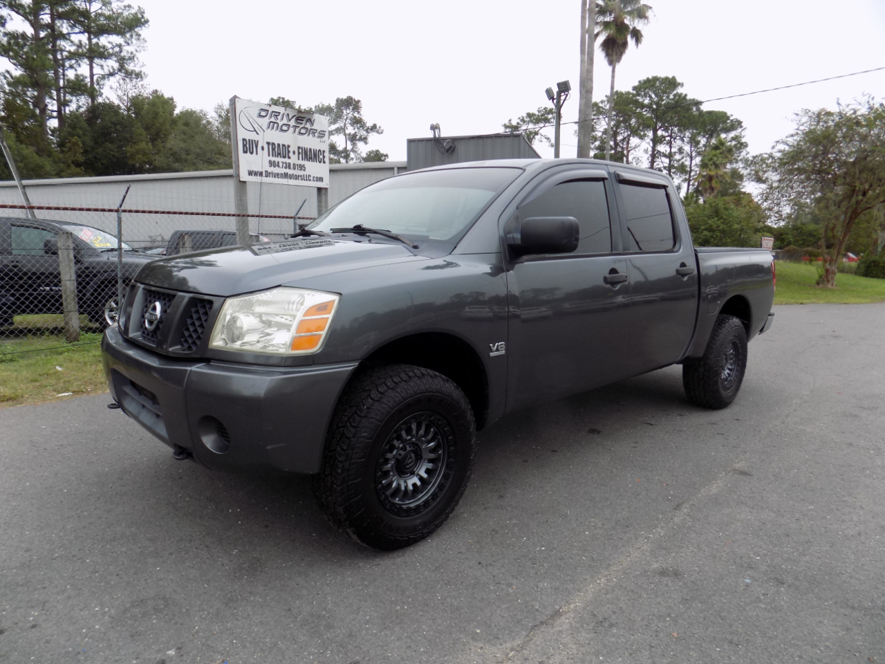 Nissan Titan XE Crew Cab 4WD 2004 Nissan Titan XE Crew Cab 4WD 2004