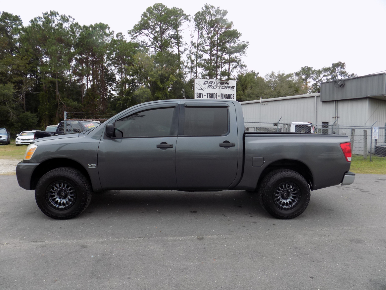 Nissan Titan XE Crew Cab 4WD 2004 Nissan Titan XE Crew Cab 4WD 2004