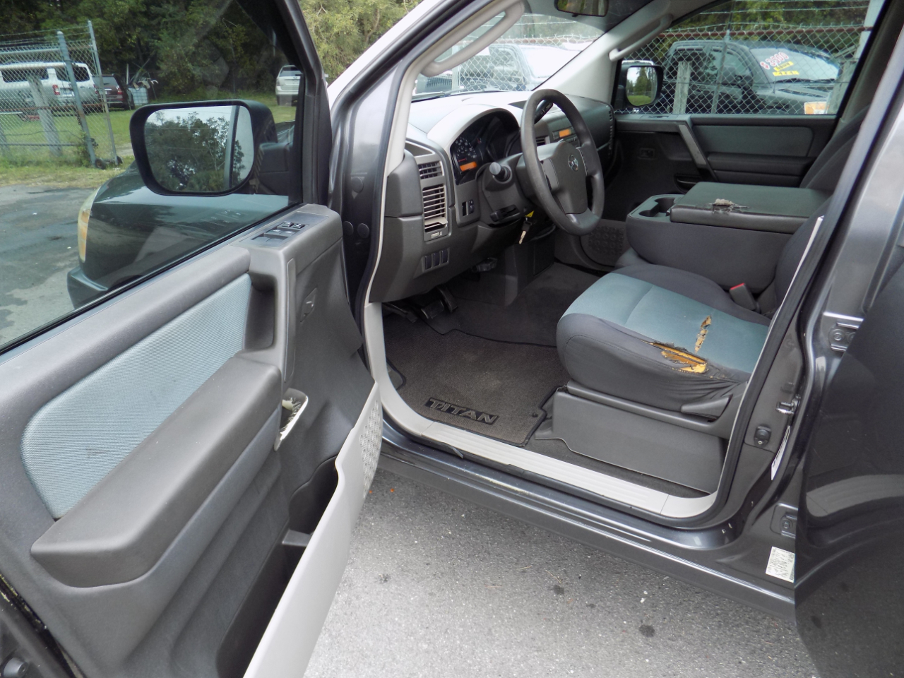 Nissan Titan XE Crew Cab 4WD 2004 Nissan Titan XE Crew Cab 4WD 2004