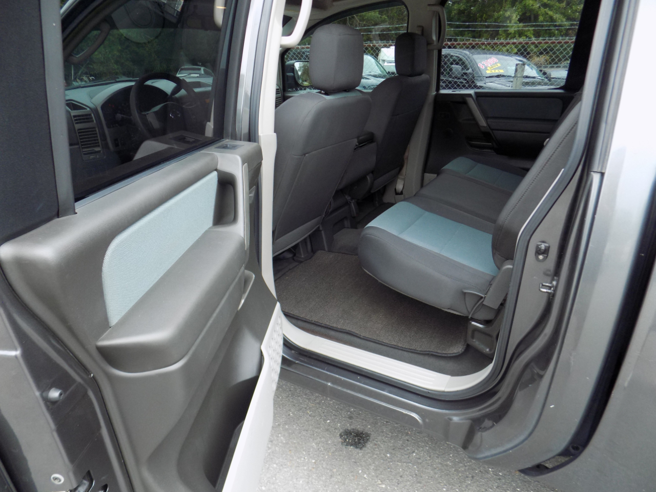 Nissan Titan XE Crew Cab 4WD 2004 Nissan Titan XE Crew Cab 4WD 2004