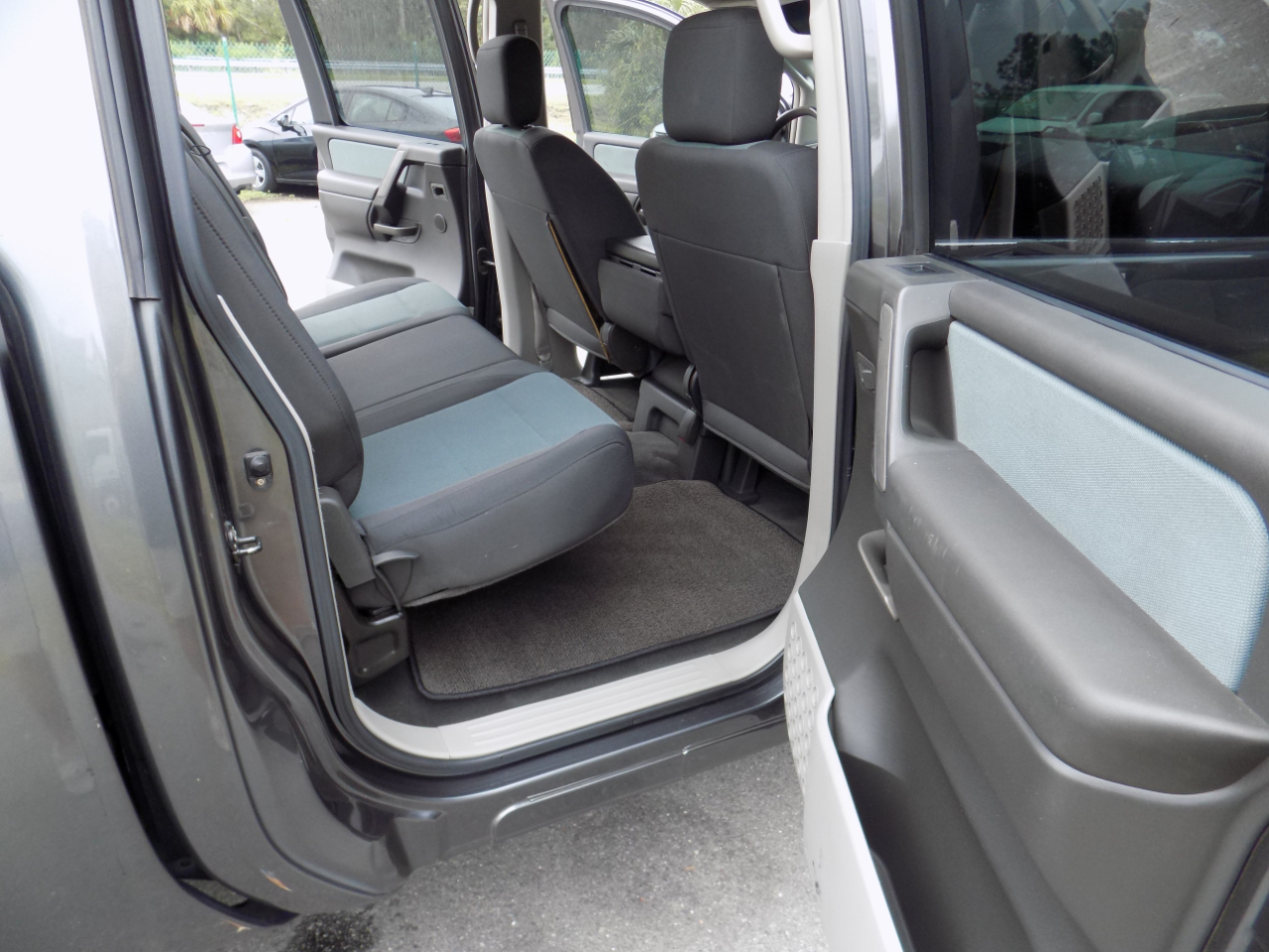 Nissan Titan XE Crew Cab 4WD 2004 Nissan Titan XE Crew Cab 4WD 2004