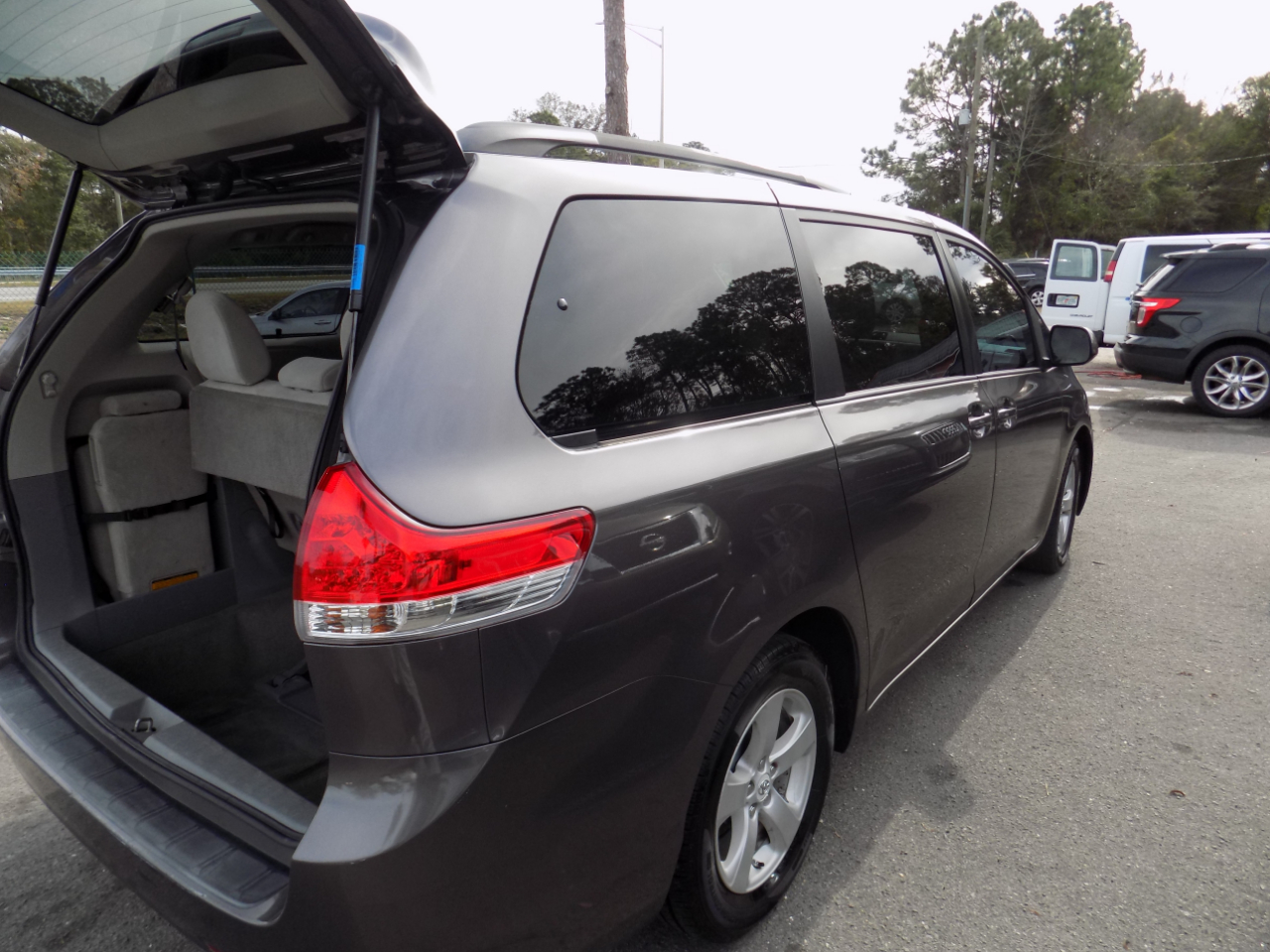 Toyota Sienna LE FWD 8-Passenger V6 2013