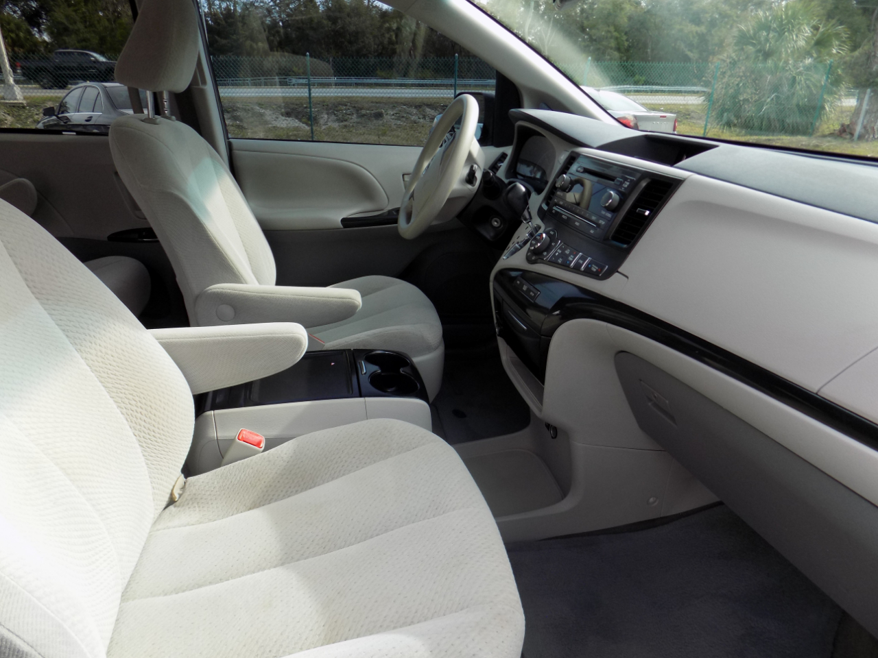 Toyota Sienna LE FWD 8-Passenger V6 2013