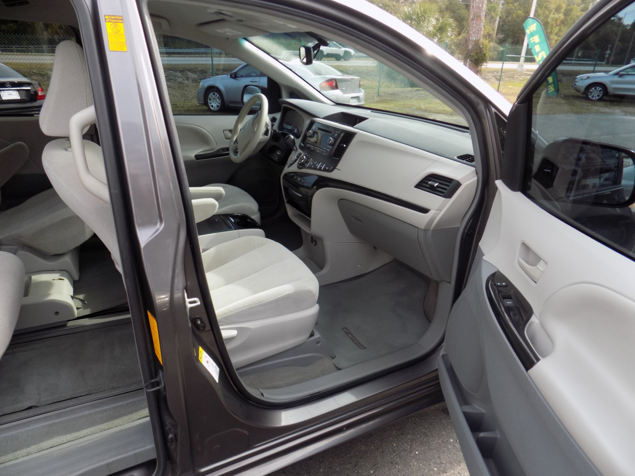 Toyota Sienna LE FWD 8-Passenger V6 2013