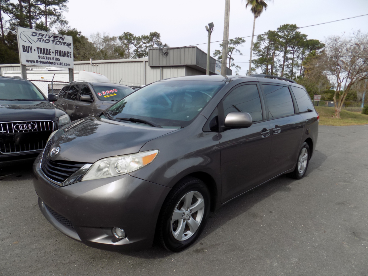 Toyota Sienna LE FWD 8-Passenger V6 2013