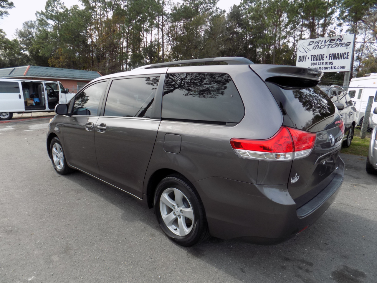 Toyota Sienna LE FWD 8-Passenger V6 2013