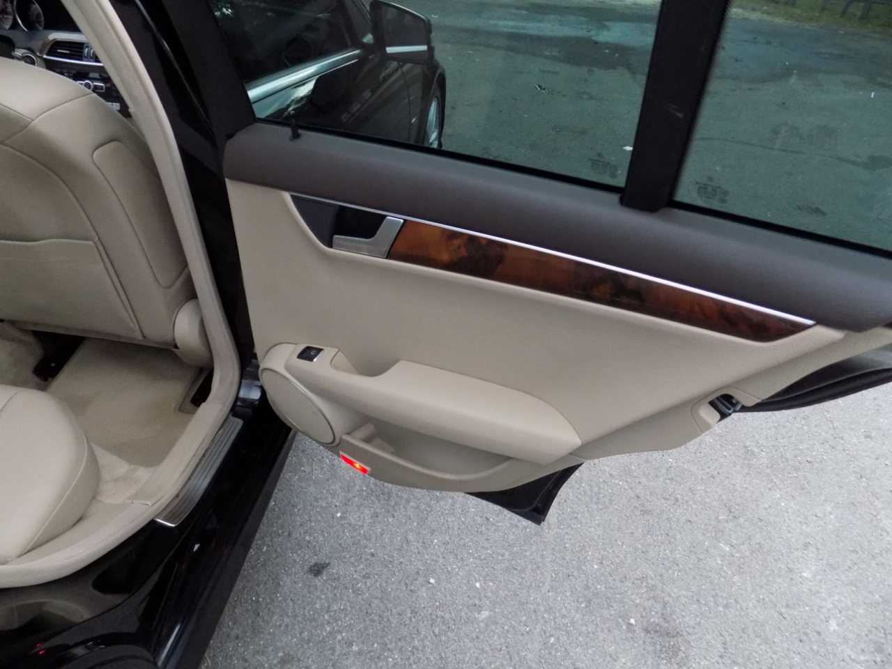 Mercedes-Benz C-Class C250 Luxury Sedan 2012