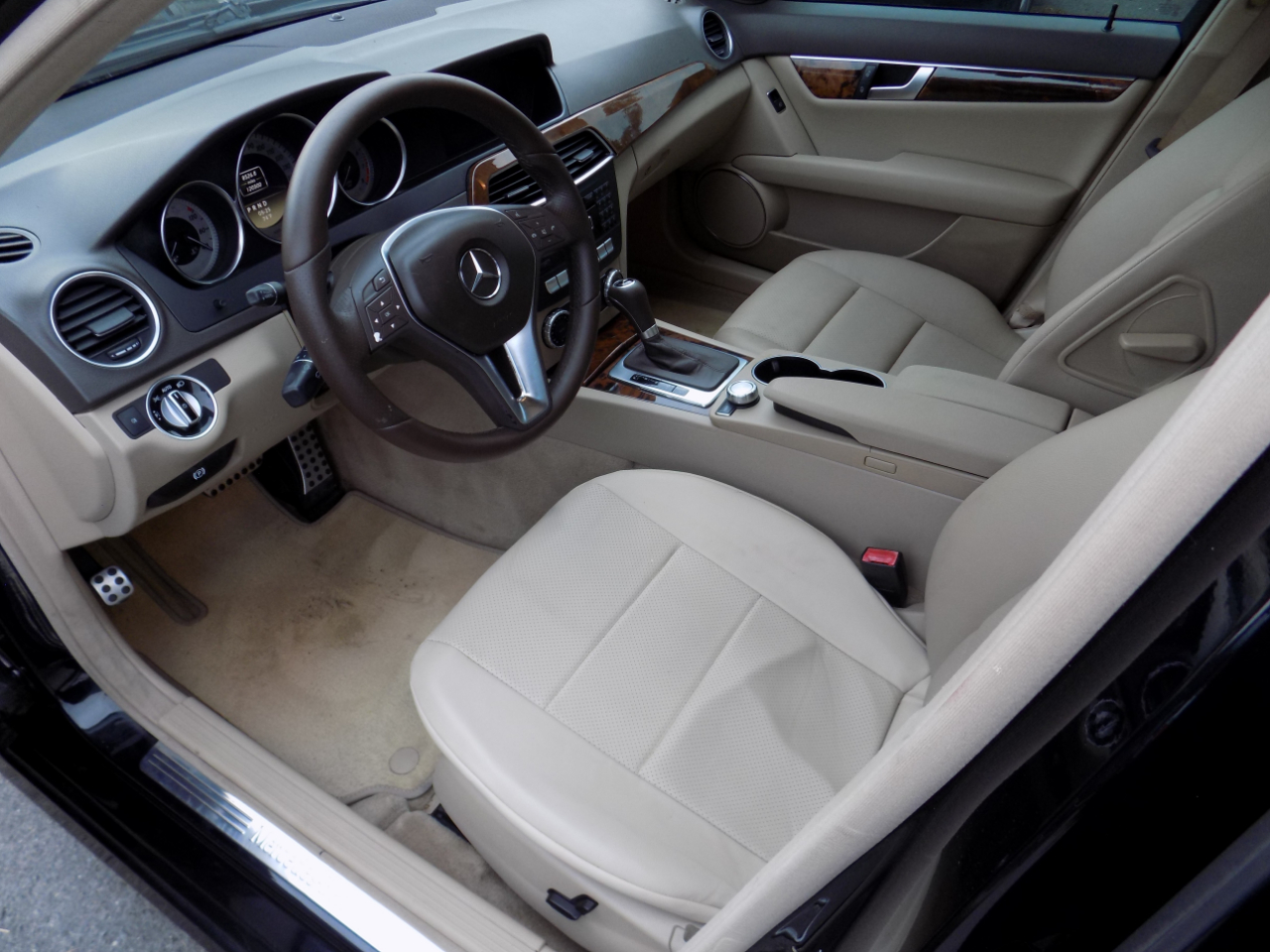 Mercedes-Benz C-Class C250 Luxury Sedan 2012