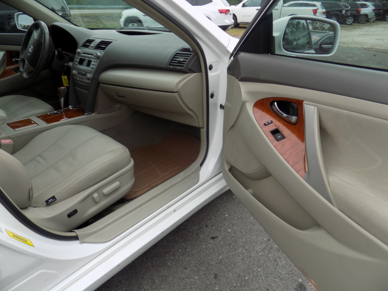 Toyota Camry SE 6-Spd MT 2010