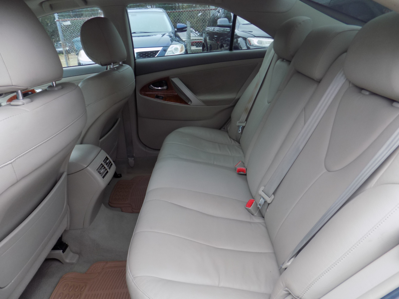 Toyota Camry SE 6-Spd MT 2010