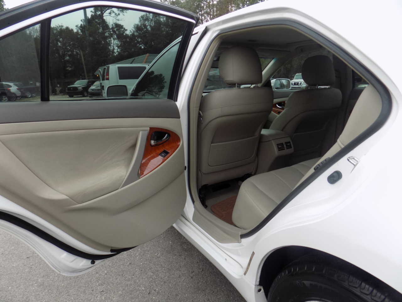 Toyota Camry SE 6-Spd MT 2010