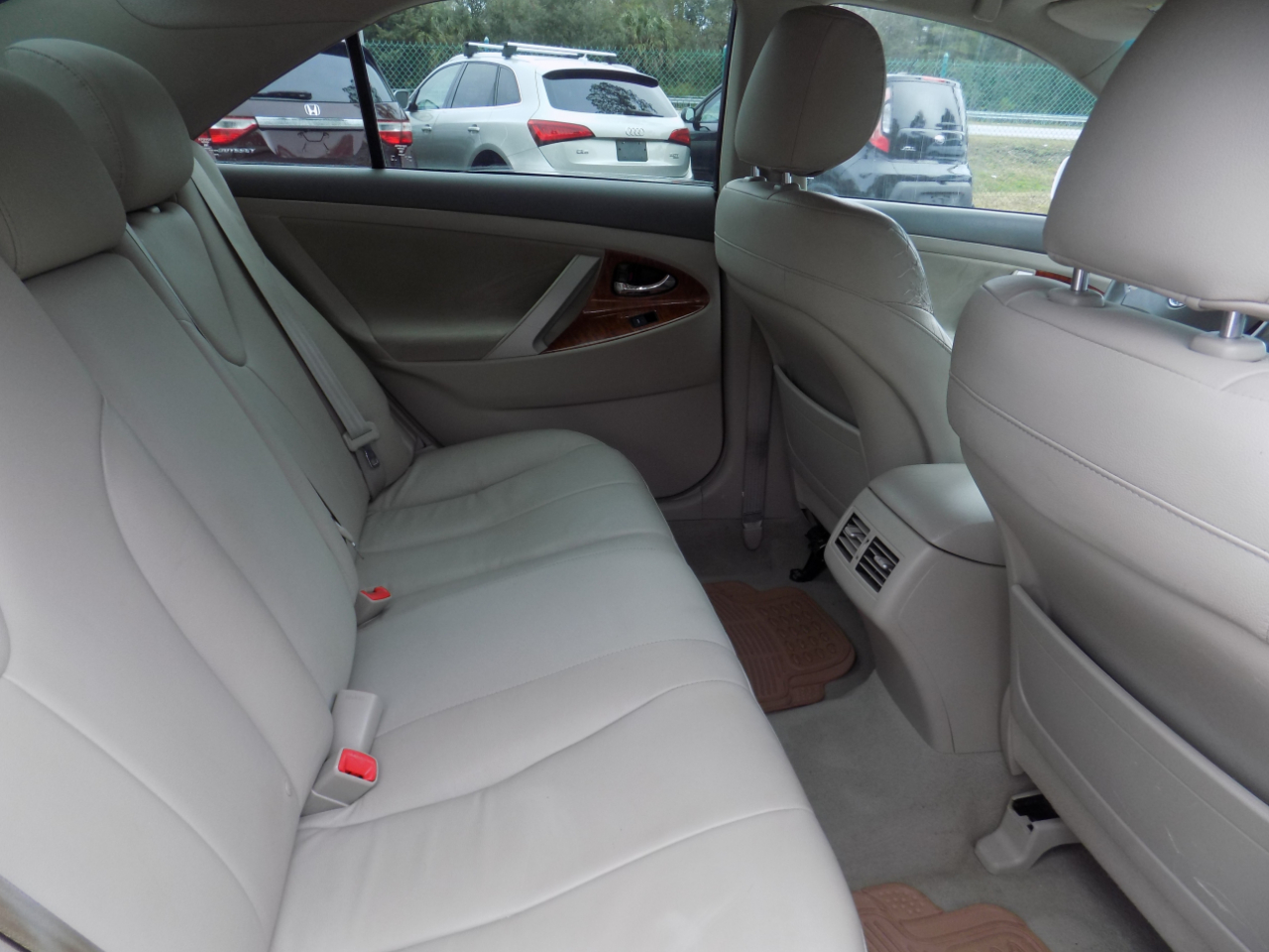 Toyota Camry SE 6-Spd MT 2010