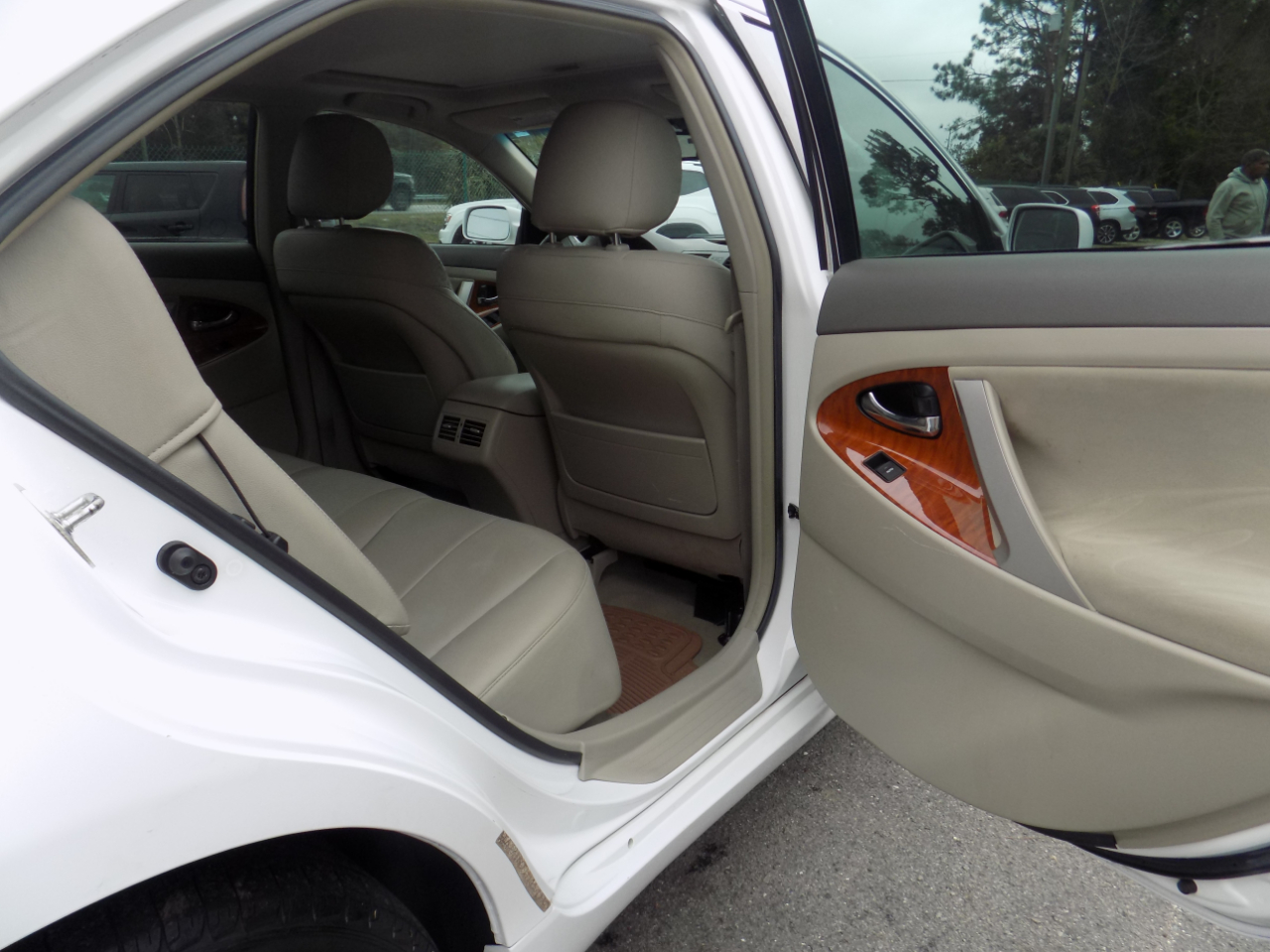 Toyota Camry SE 6-Spd MT 2010