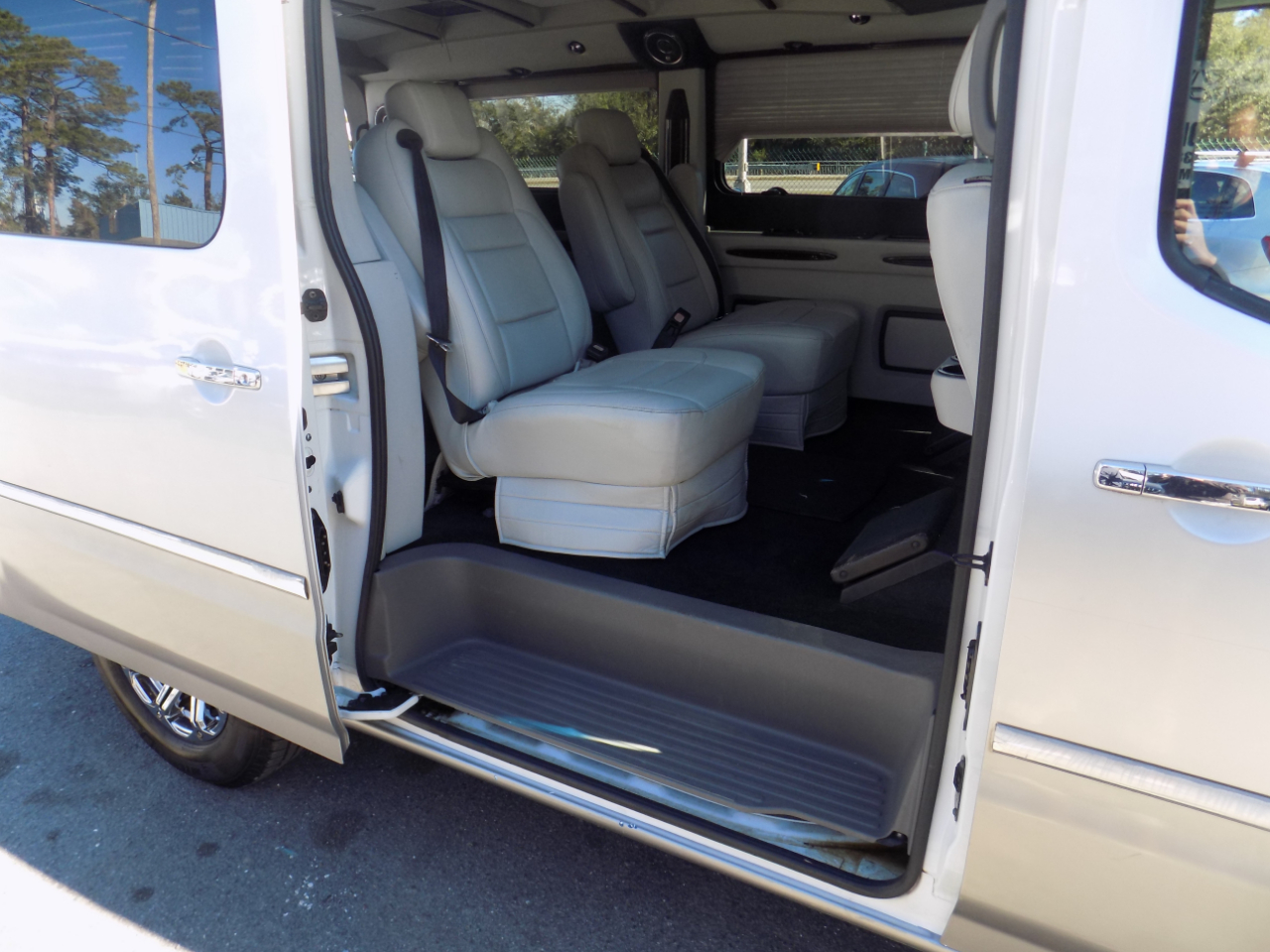 Nissan NV Cargo 3500 HD S High Roof 2012