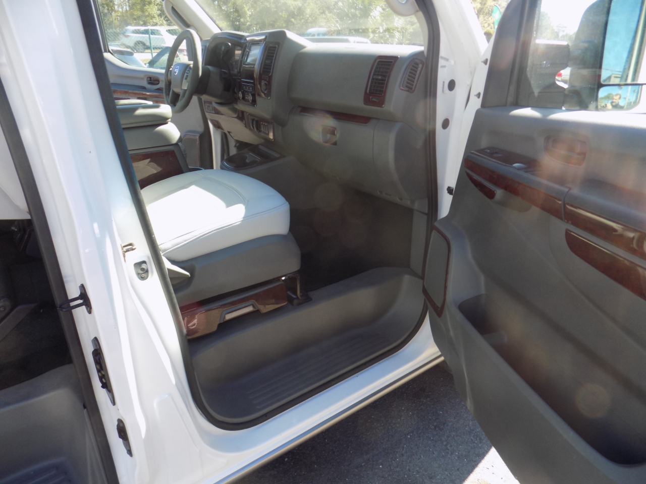 Nissan NV Cargo 3500 HD S High Roof 2012