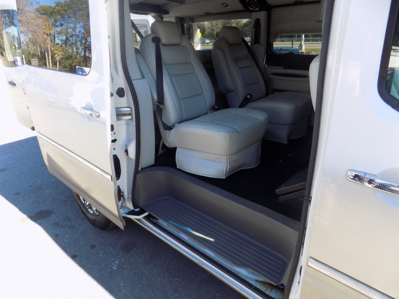 Nissan NV Cargo 3500 HD S High Roof 2012