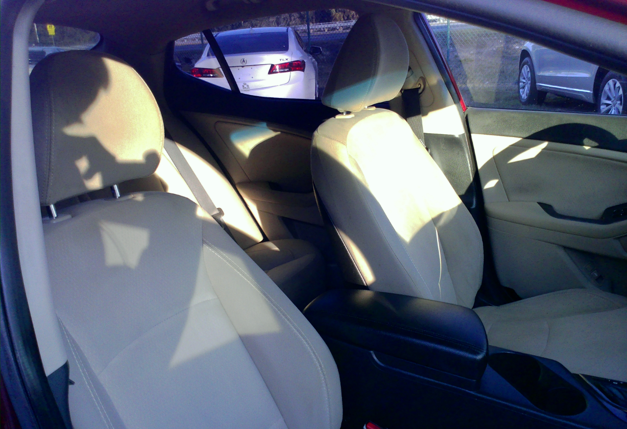 Kia Optima LX MT 2012