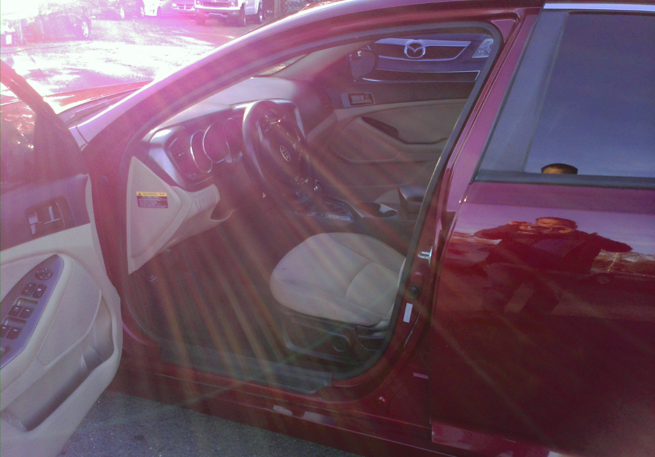 Kia Optima LX MT 2012