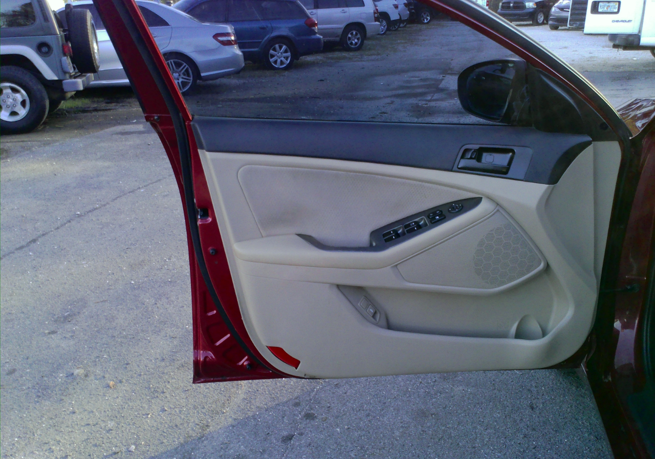 Kia Optima LX MT 2012