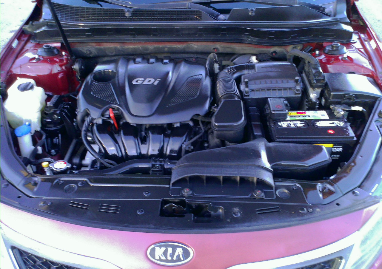 Kia Optima LX MT 2012