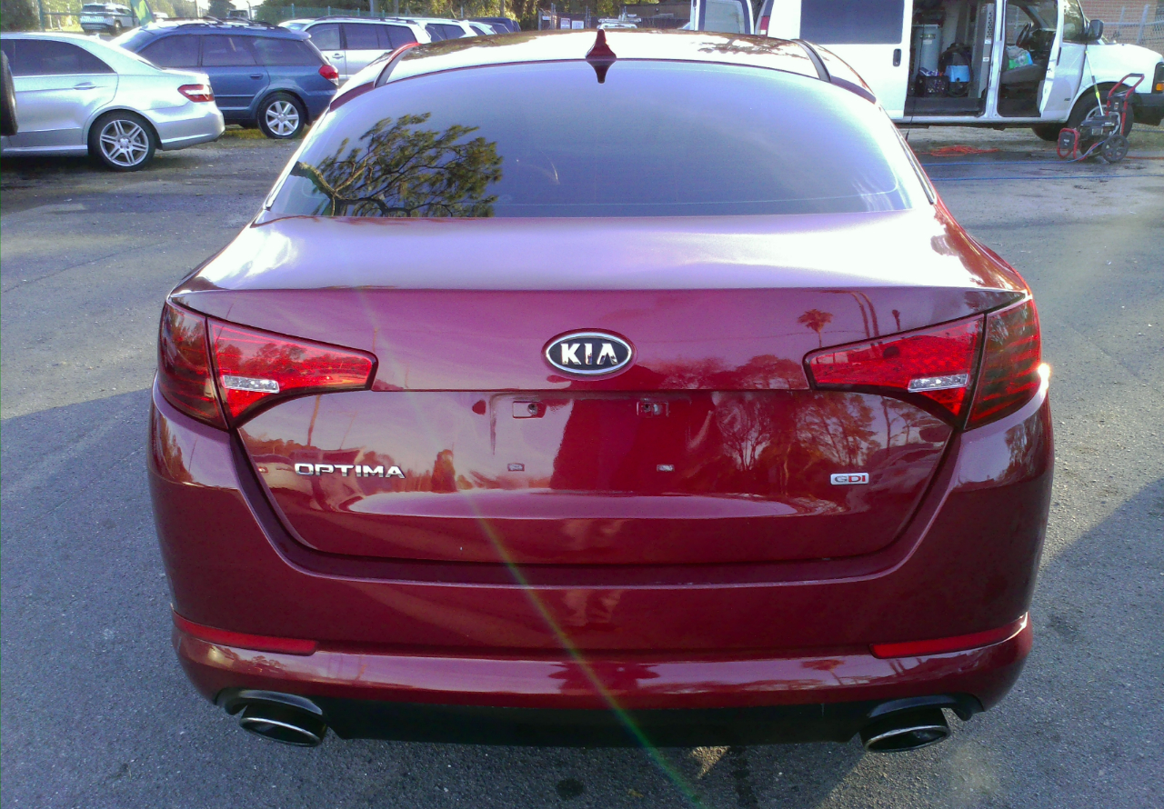 Kia Optima LX MT 2012