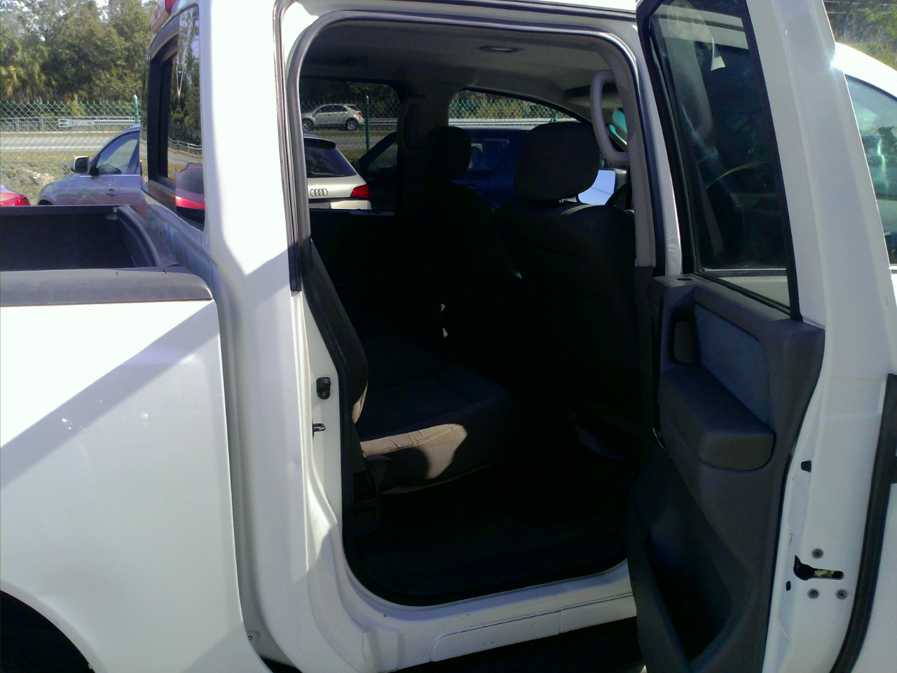 Nissan Titan XE Crew Cab 2WD 2005