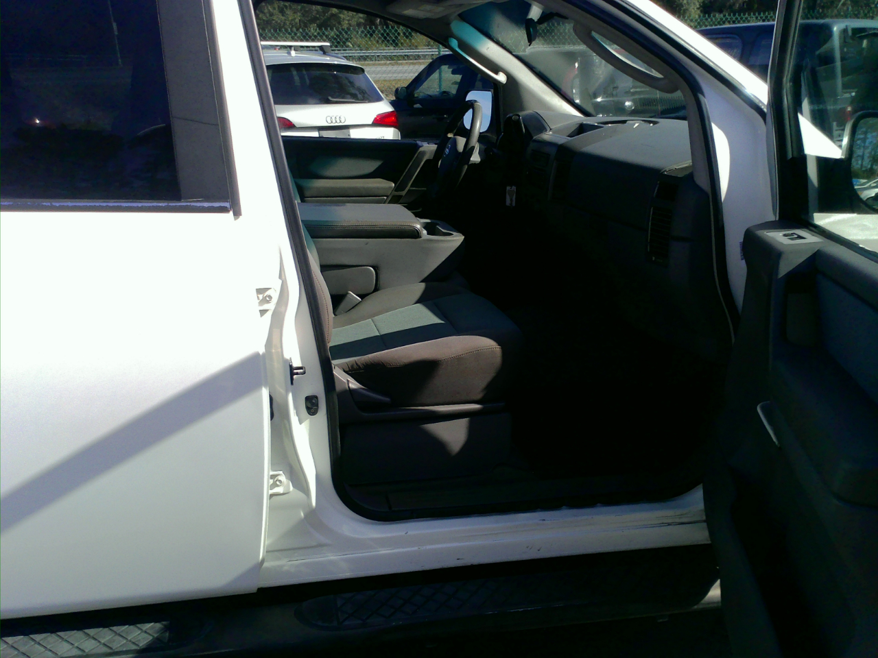 Nissan Titan XE Crew Cab 2WD 2005