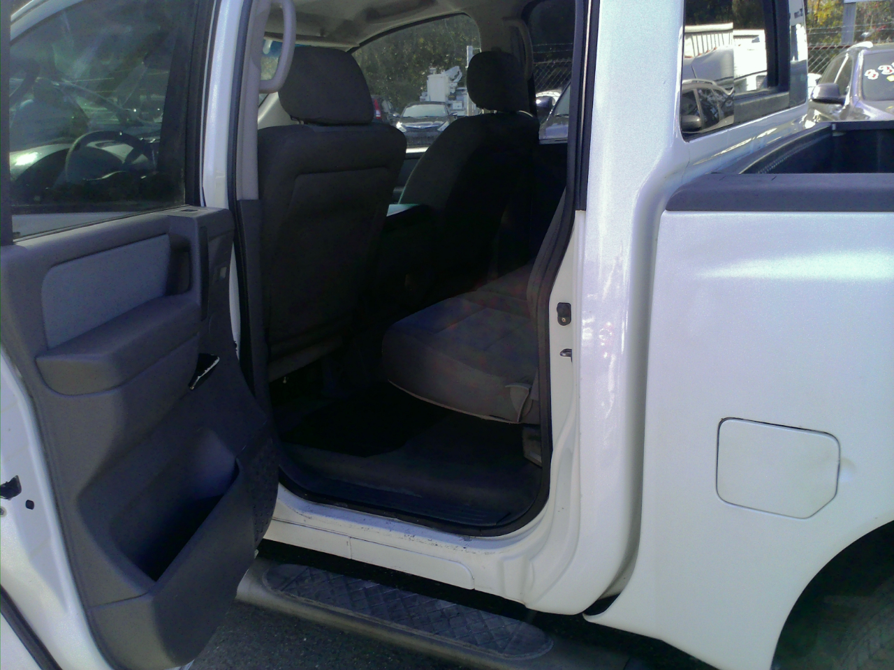 Nissan Titan XE Crew Cab 2WD 2005