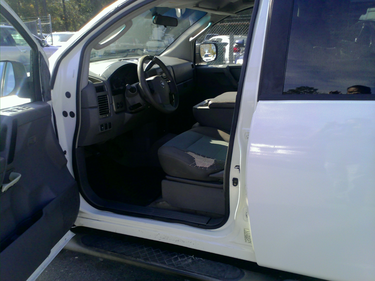 Nissan Titan XE Crew Cab 2WD 2005
