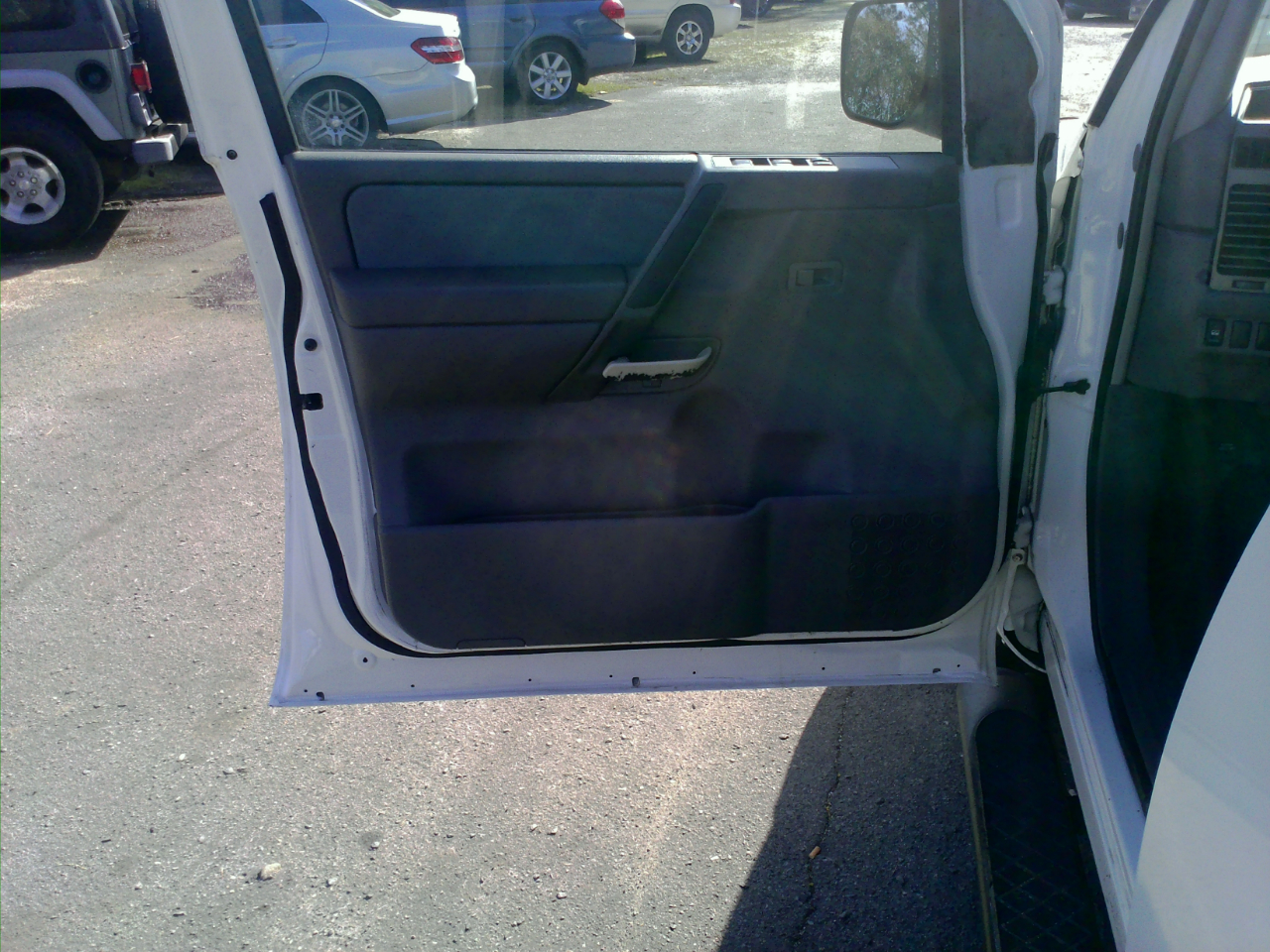 Nissan Titan XE Crew Cab 2WD 2005