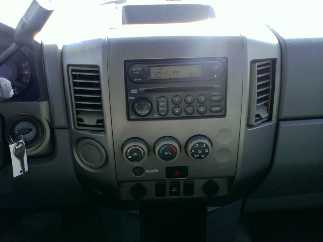 Nissan Titan XE Crew Cab 2WD 2005