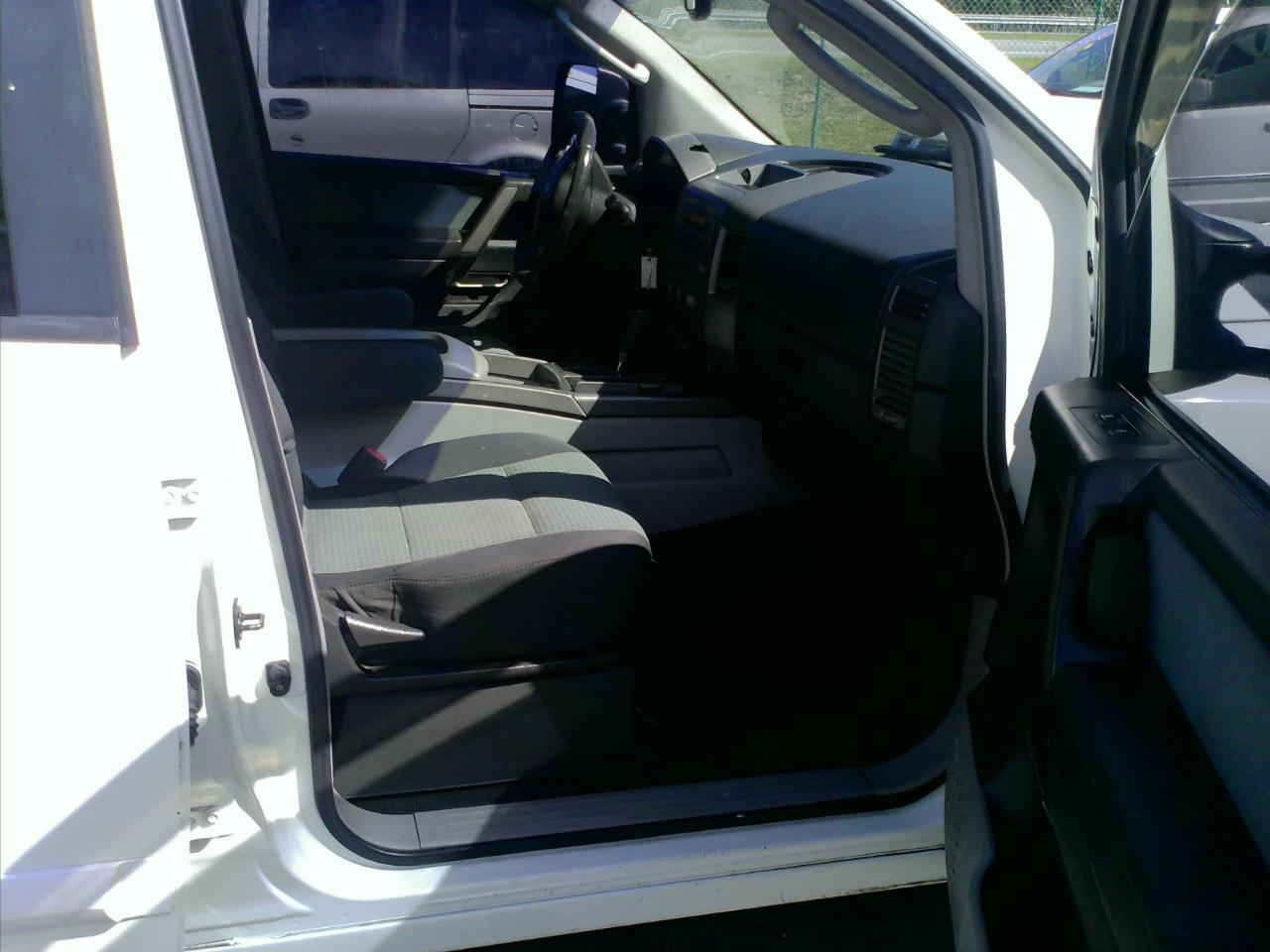 Nissan Titan XE Crew Cab 2WD 2004