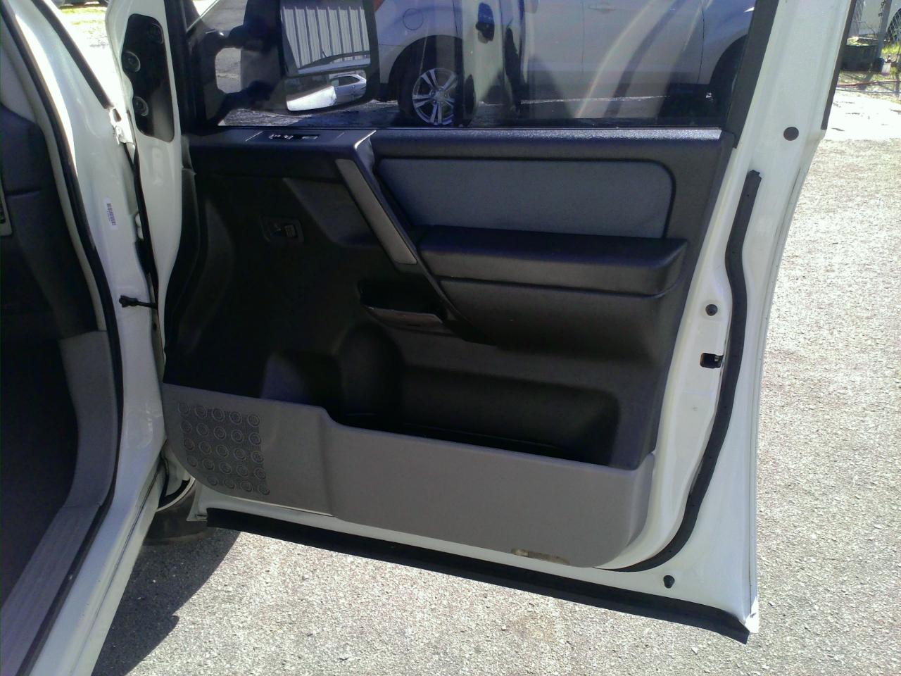 Nissan Titan XE Crew Cab 2WD 2004