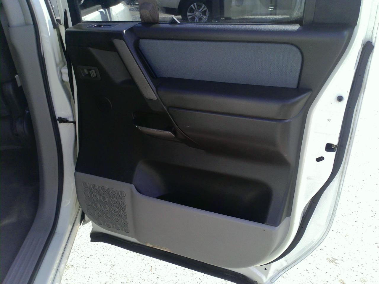 Nissan Titan XE Crew Cab 2WD 2004