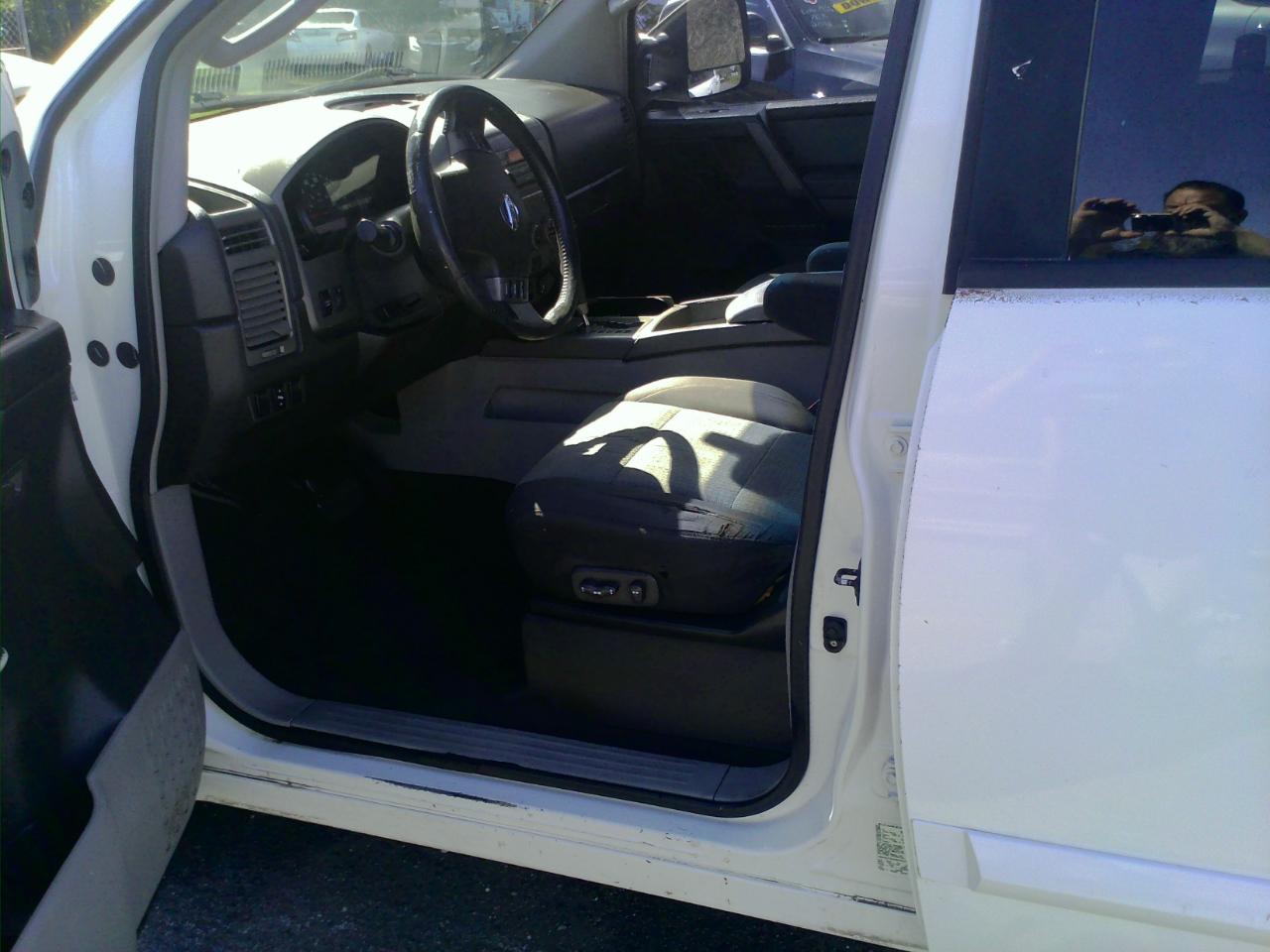 Nissan Titan XE Crew Cab 2WD 2004