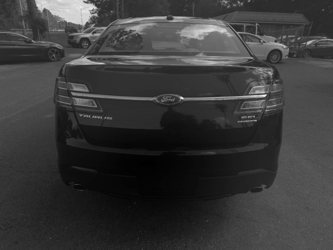 Ford Taurus SEL FWD 2014