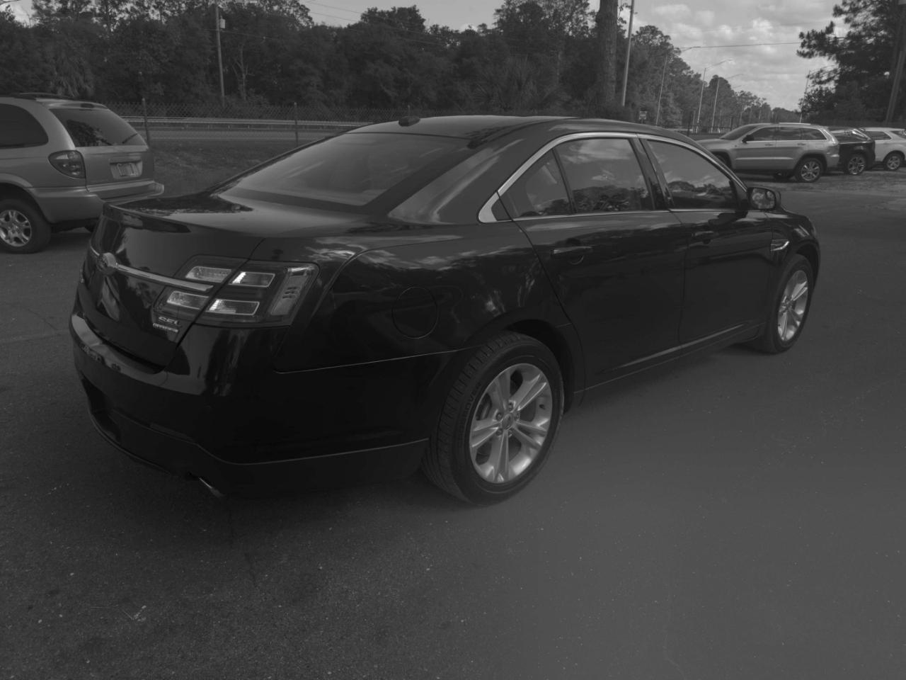 Ford Taurus SEL FWD 2014