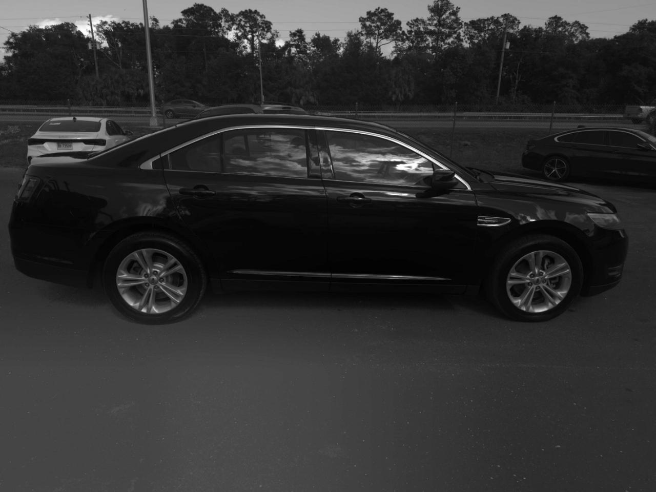 Ford Taurus SEL FWD 2014