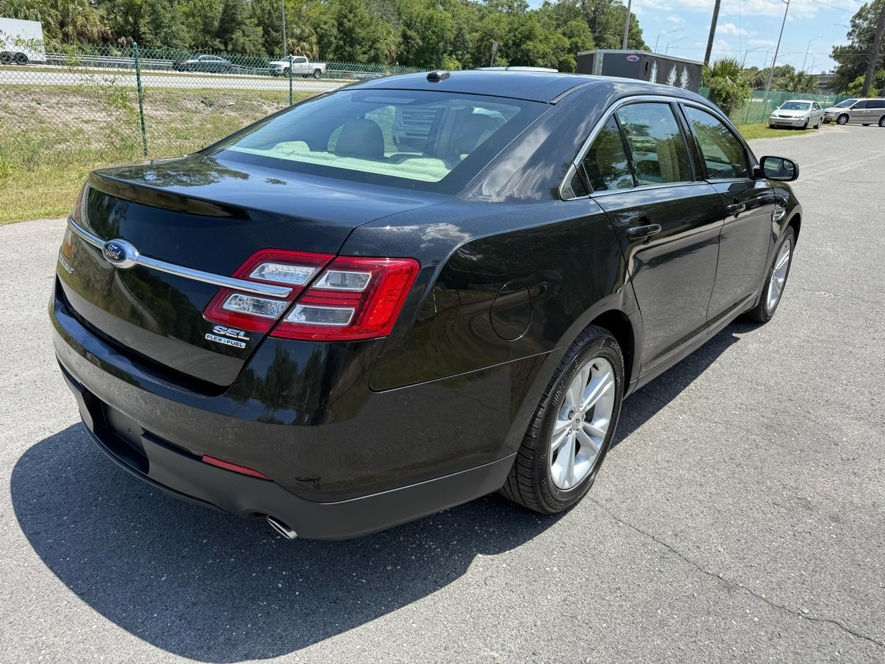 Ford Taurus SEL FWD 2014