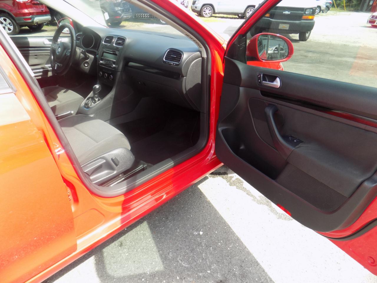 Volkswagen Jetta SportWagen 2.5L S 2013