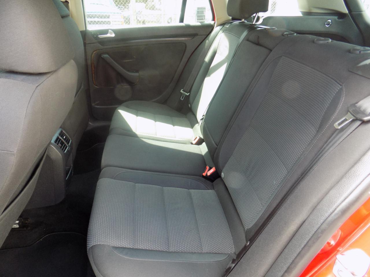 Volkswagen Jetta SportWagen 2.5L S 2013