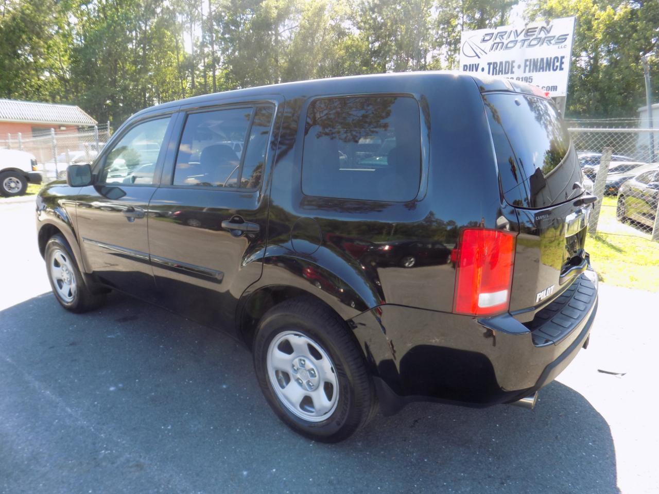 Honda Pilot LX 2WD 5-Spd AT 2011