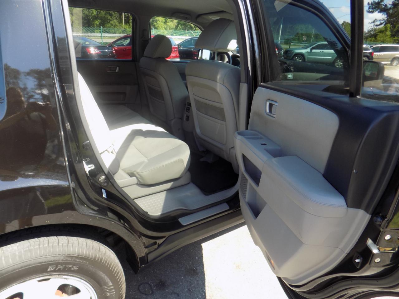 Honda Pilot LX 2WD 5-Spd AT 2011