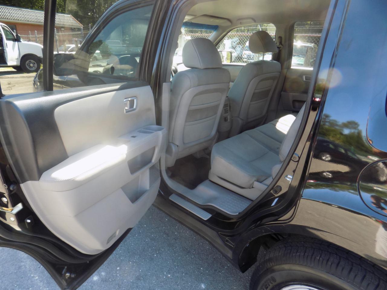 Honda Pilot LX 2WD 5-Spd AT 2011