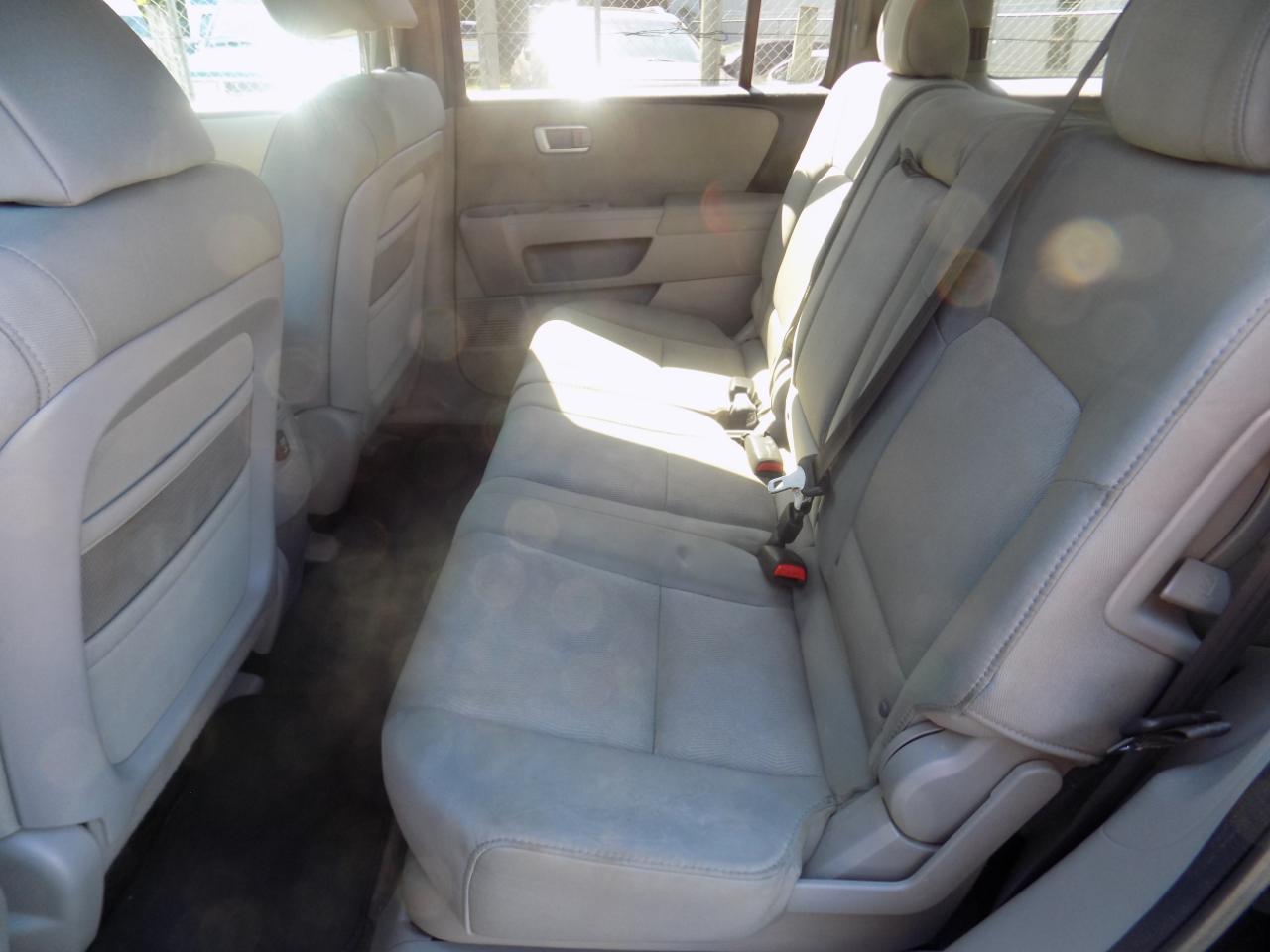 Honda Pilot LX 2WD 5-Spd AT 2011