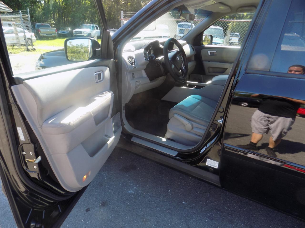 Honda Pilot LX 2WD 5-Spd AT 2011