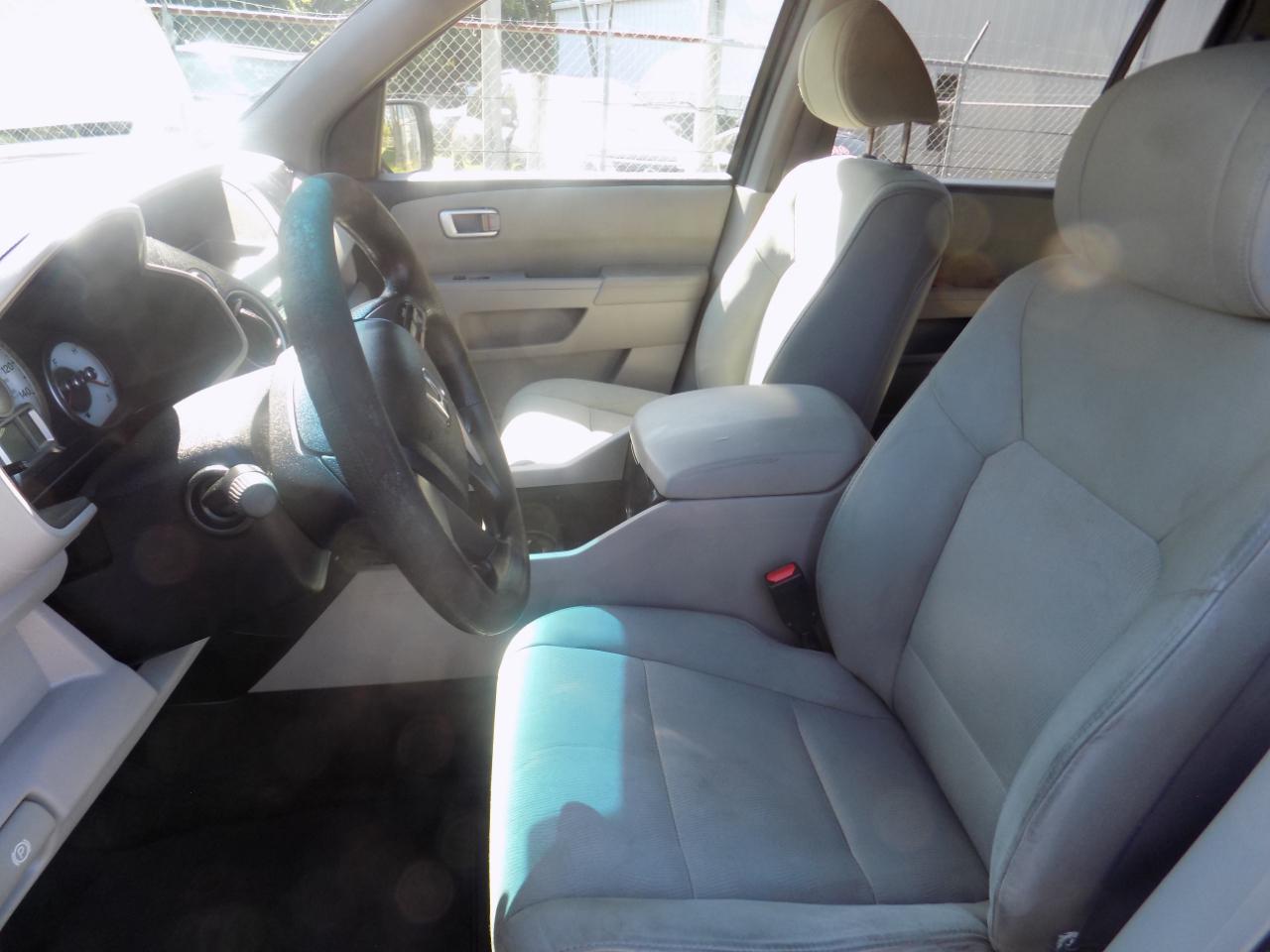 Honda Pilot LX 2WD 5-Spd AT 2011