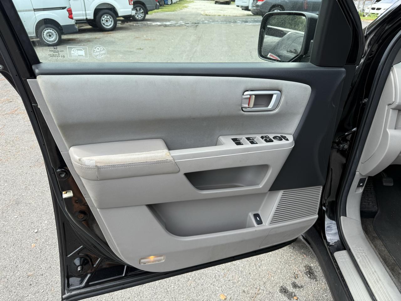 Honda Pilot LX 2WD 5-Spd AT 2011